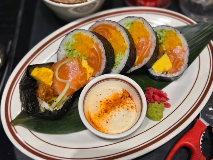  김포 현대프리미엄아울렛 초이다이닝 방문후기, 김현아 푸드코트 맛집 추천(연어 후토마키와 돈토로동)