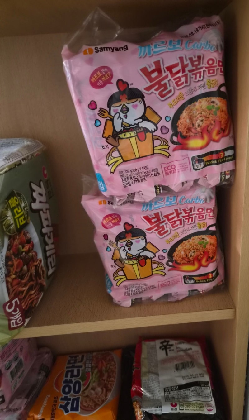 식을 줄 모르는 불닭볶음면 인기! 까르보불닭 봉지라면 vs 컵라면 큰컵 vs 소컵 완전 비교 후....