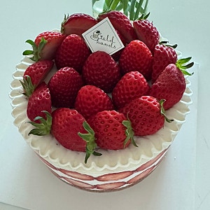 [일산 딸기 케이크 맛집] 골드핸즈 카페 베리퀸 내돈내산