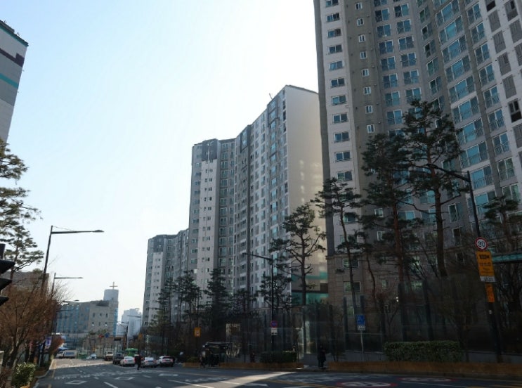  성동구 옥수동 래미안옥수리버젠 아파트 경매 리버젠 대형 평수 10억대 반값 수준 지분 매각 분석 2025타경50821