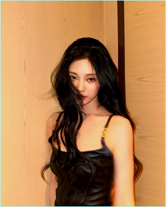  "퍼스널 컬러 파괴?" 김지원·닝닝·지수, 봐도 봐도 소름 돋는 역대급 흑발 여신 5인방