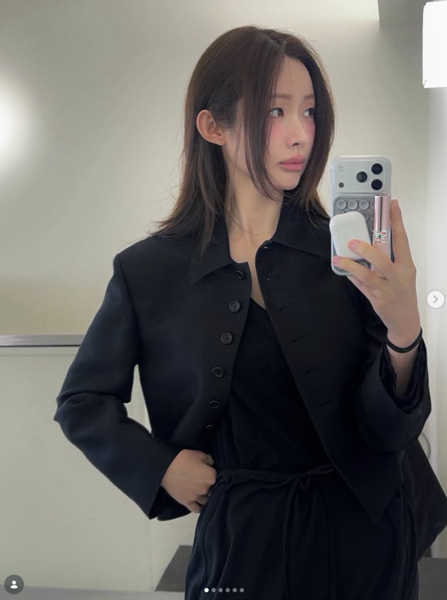  하정우 차정원, 올블랙 룩으로 완성한 청순 미모