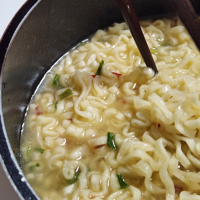 하림 닭칼국수 라면 솔직 후기 하얀 국물의 반전, 해장라면 재구매 의사 100%