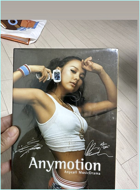  트와이스가 소환한 이효리 털부츠, 40대 가슴 웅장해지는 Y2K
