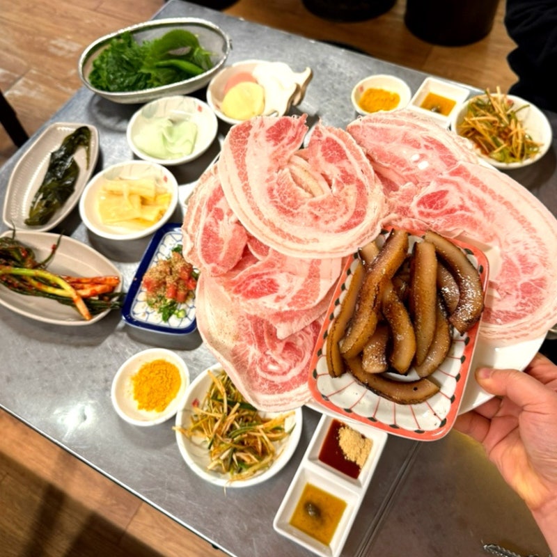 서면 냉삼겹 맛집 부라더식당 | 꽃삼겹 로스구이 껍데기 세트