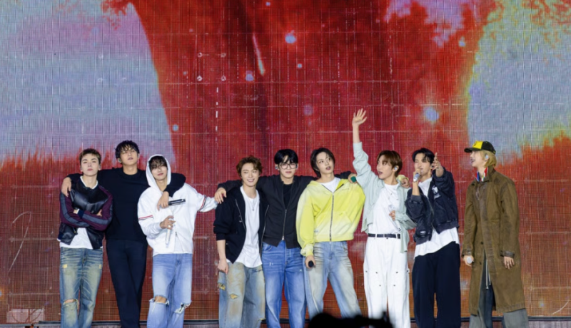 SEVENTEEN、13人全員の再契約を発表、数字の13が証明するのは契約書ではなく11年間の選択だった