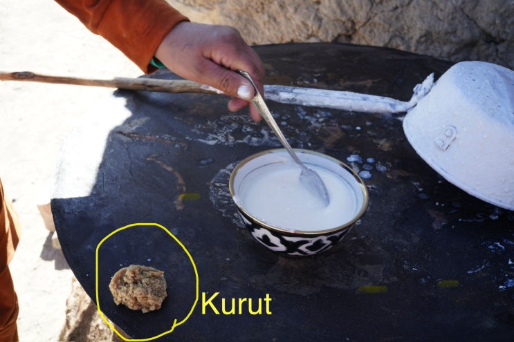 파미르고원 유목민들의 전통음식_ 쿠르트(Kurut)