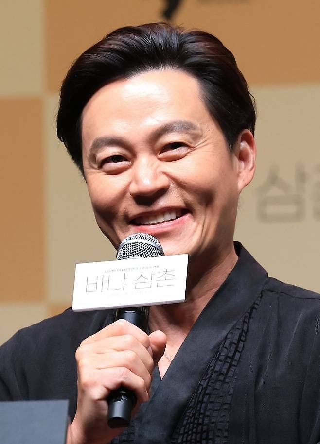 이서진 첫 연극 도전 ‘바냐삼촌’ 화제…갱년기 고백까지? 고아성과 무대 호흡 근황 총정리