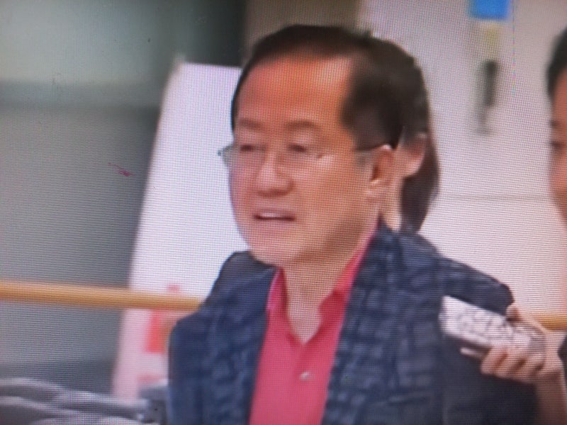 1526. ‘모래시계’ 검사에서 막장 정치인이 된 홍준표. 적장 김부겸의 손 들어줘