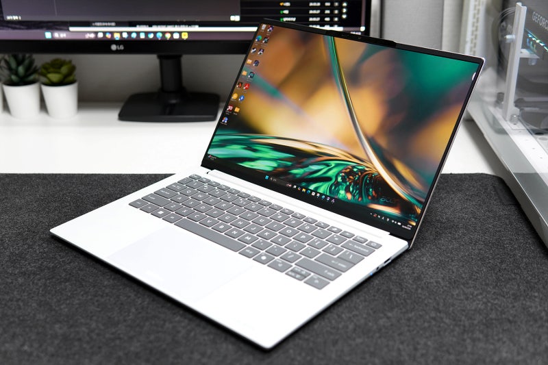 Acer Swift Go 14 AI SFG14-I71, 인텔® 코어™ Ultra 시리즈 3 프로세서 탑재 AI 노트북 사용기