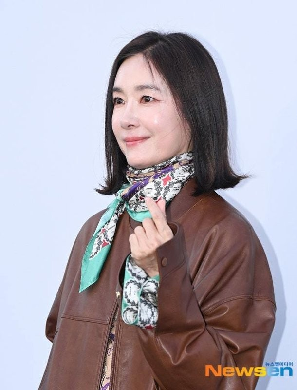 오연수 .. 대학 졸업한 아들, 버츄얼 아이돌 프로듀서 데뷔에 엄마 찬스 응원
