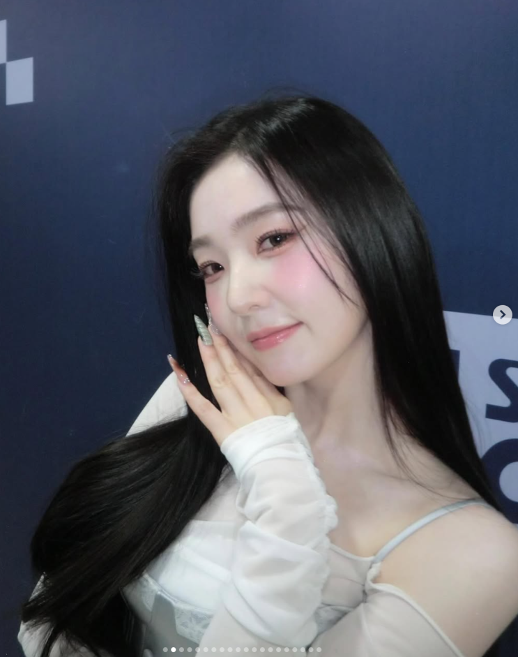  아이린 흑발 생머리, 앨범 대박 이어 미모까지 '최고 팬' 인증!