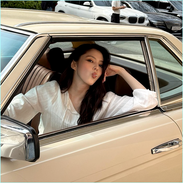  "옷장 다 뒤집었다" 수지, 한소희가 선택한 올봄 블라우스 트렌드 3가지