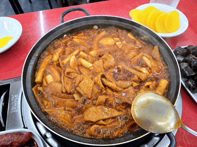  이수역 맛집 애플하우스 무침군만두와 즉석떡볶이, 둘이서 먹기 딱 좋은 주문 꿀팁