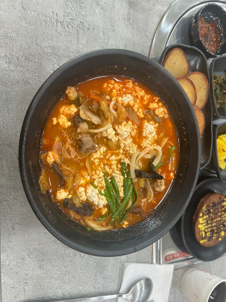  [동해 맛집] 2층에 숨겨진 '하얀 보물'의 정체?  동해에서 만난 인생 짬뽕순두부 영접 후기!