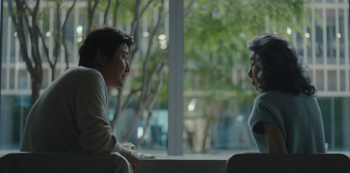  '성난 사람들 시즌2' 윤여정×송강호 억만장자 부부 등장! 봉준호도 찾아온 촬영 현장