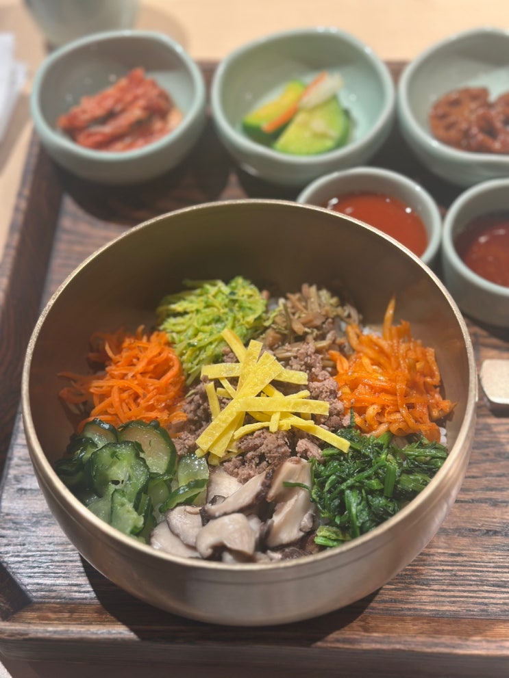  [명동 한식 맛집] 외국인 친구도 극찬할 한식 왕비집 명동본점 점심특선 후기 (비빔밥, 비빔냉면) (추천!)