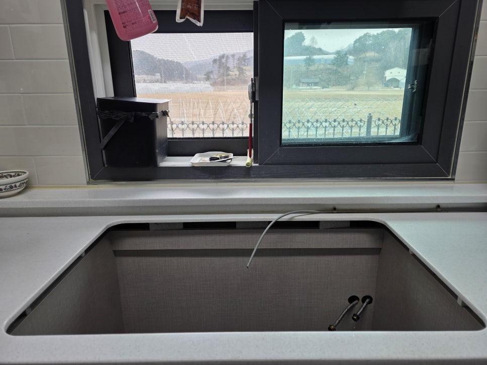 평창 단독주택 기존 싱크볼과 실리콘, 배수구 철거 완료