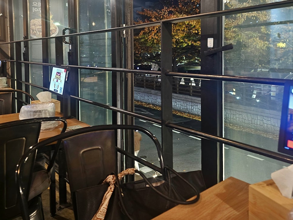 훌랄라참숯치킨 안락온천천점 사진 3