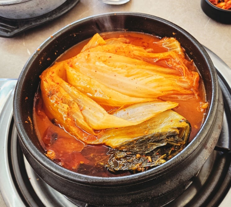  동학사 맛집 "동균 초가집" - 갈비가 들어간 김치찌개, 김치전골