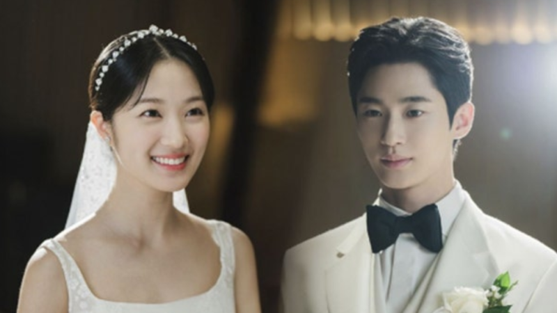 Byun Woo-seok and Kim Hye-yoon's "Lovely Runner" 2nd Anniversary: Revisiting That Scene