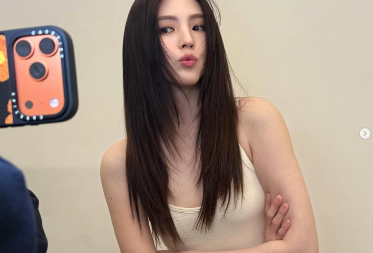  한소희, AI와 티키타카! SNS 설전 또 불붙나?