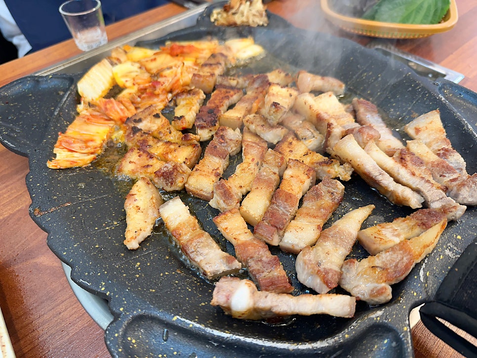 욱이네 지리산마천흑돼지 사진 1