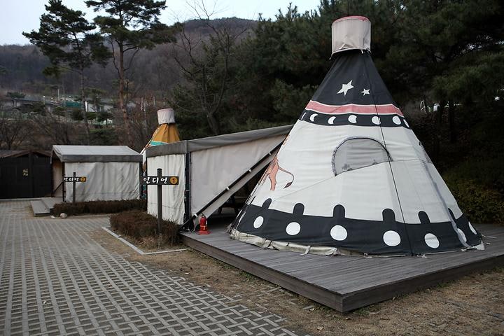 용인자연휴양림 예약 방법부터 카라반, 캠핑장, 벚꽃, 짚라인까지 한 번에 정리한 가이드.
