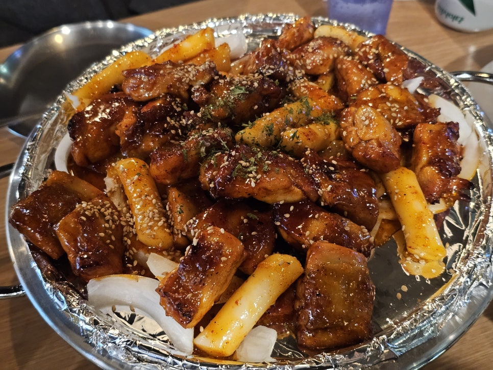 훌랄라참숯치킨 안락온천천점 사진 1
