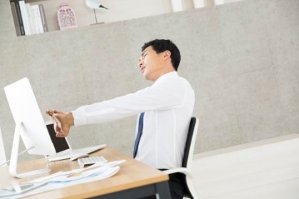  하루 종일 앉아 있는 당신을 위한 구원, 일상 속 활력을 되찾아주는 전신 스트레칭 완벽 가이드