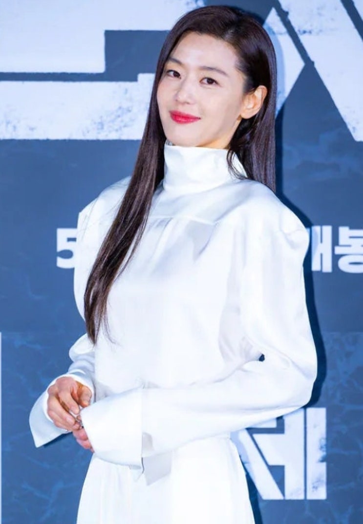  전지현 군체 제작보고회 올 화이트 셋업 3개월 참고 후기｜실제로 따라 입어보니 달랐던 점