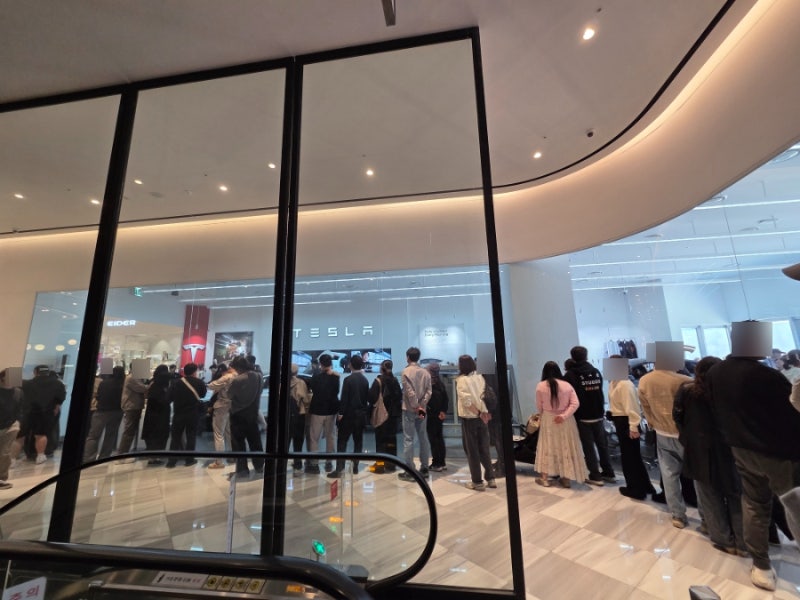 부산 해운대 테슬라 매장 YL 주니퍼 모델 탑승 후기, Y 프리미엄과 롱 비교,대기줄 안내, 보조....