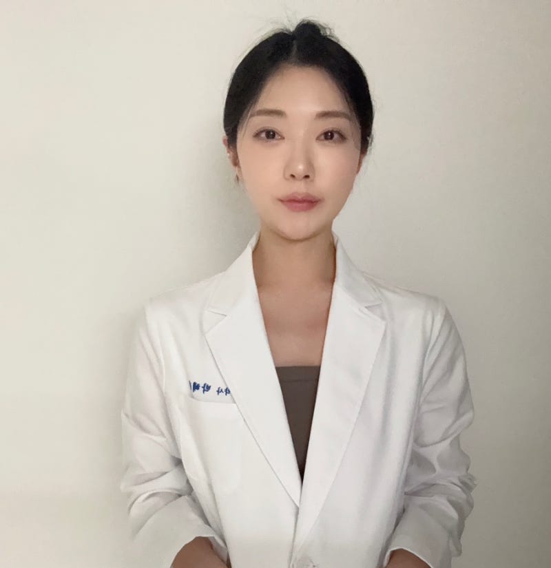 핏 예쁜 약사가운 추천, 세탁 편리한 '아케소웨어 기본형 병원가운'