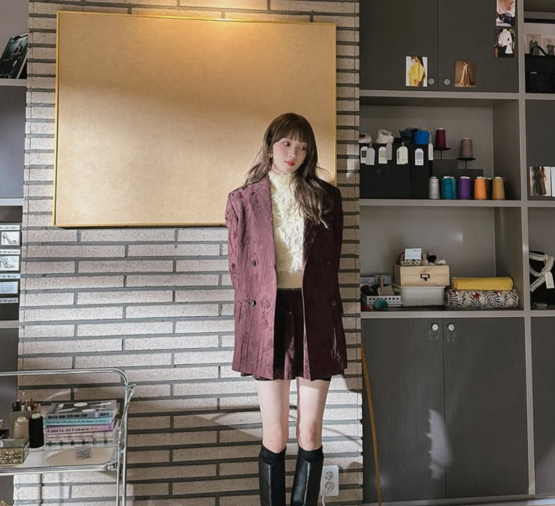 이성경, 모델인 줄 알았더니... 밤마다 마이크 잡고 하는 일이?