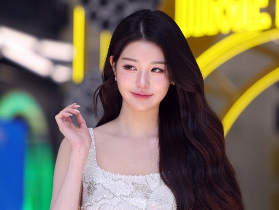  장원영 글로벌 위상 이 정도? 할리우드 레전드들과 나란히 선 '국보급' 비주얼 현황