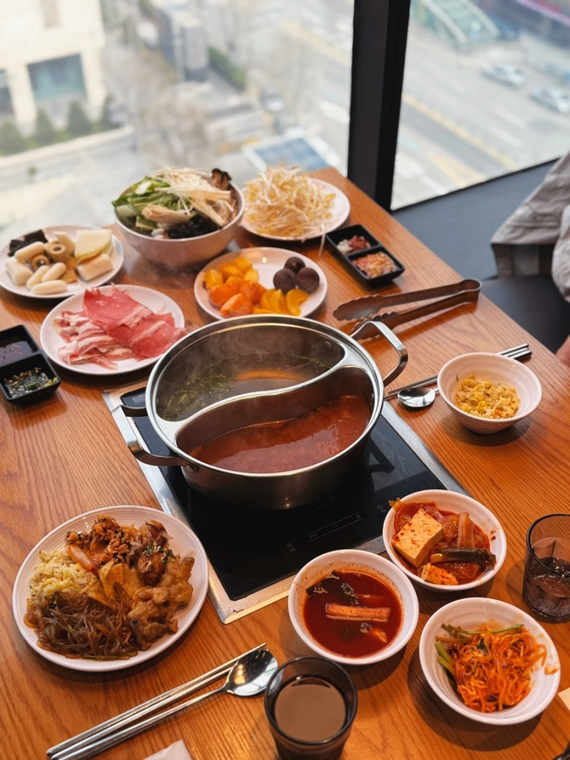 다양한 육수와 고기를 무한으로 즐길 수 있는 가성비 좋은 샤브 뷔페 추천 로운 샤브샤브 뉴....