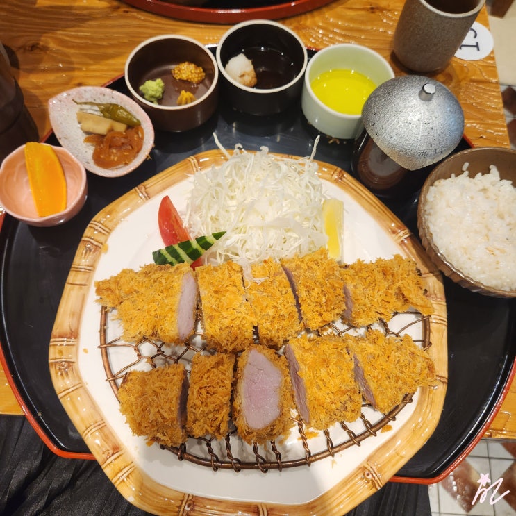  내돈내산 [여의도] 꼬모네 - 두툼한 고기맛에 반한 직장인 추천 돈까스 맛집