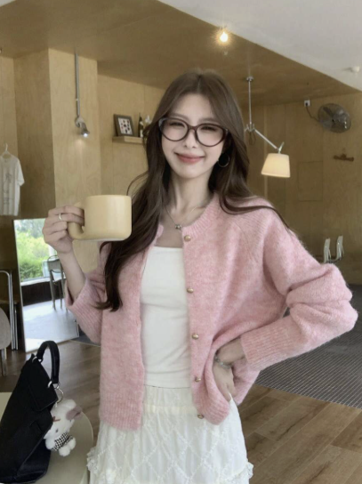  따스한 햇살 아래, 당신을 더욱 빛나게 할 22도 봄패션 여성 스타일 추천