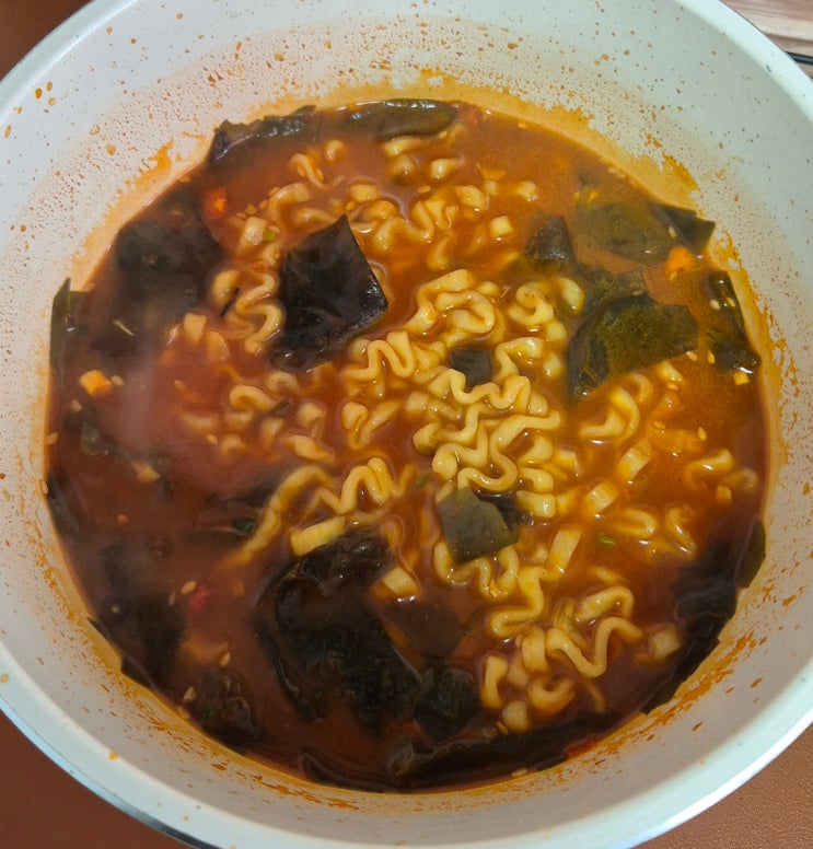 [일상기록] 불닭미역탕면/스도리 로제찜닭 매콤직화볶음면/경대뷔페 이모카세/빵장수단팥빵 두쫀쿠/보리굴비