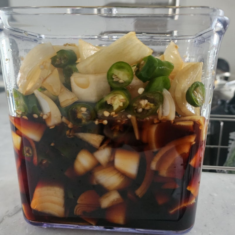 초간단레시피로 양파 고추 장아찌 담갔어요