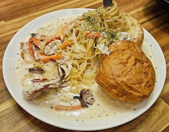 파주 맛집 오말리 롯데아울렛점 스테이크와 게살빠네의 환상 조합 추천 메뉴 4가지 먹어본 ....