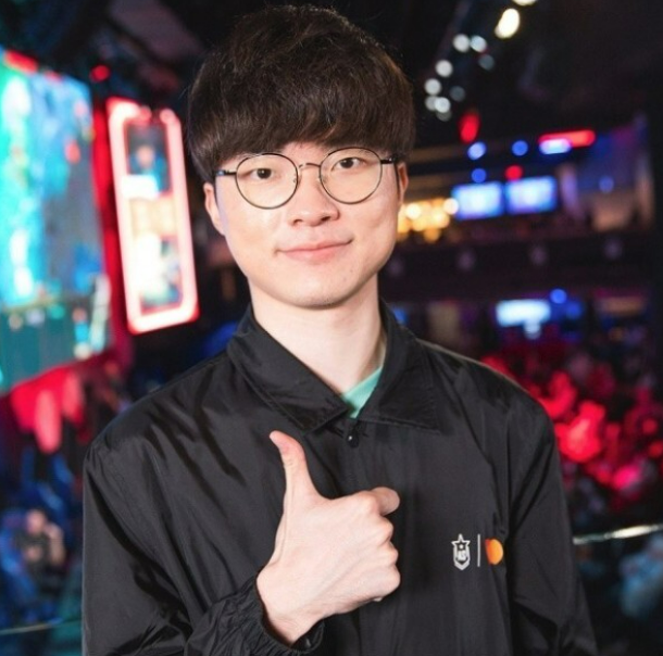 페이커 이상혁 프로필 나이 연봉 재산 키 학력 가족 본명 고향 군대 엄마 데뷔 소속사 MBTI