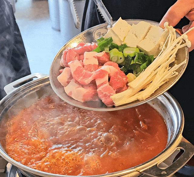   오목교 점심 맛집 ‘뭉텅’ 점심특선 김치전골 후기
