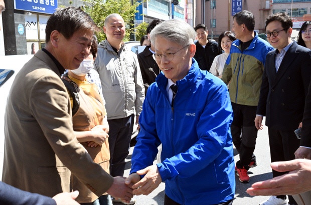 민형배·김영록, 광주·전남 전역 누비며 막바지 표심 공략