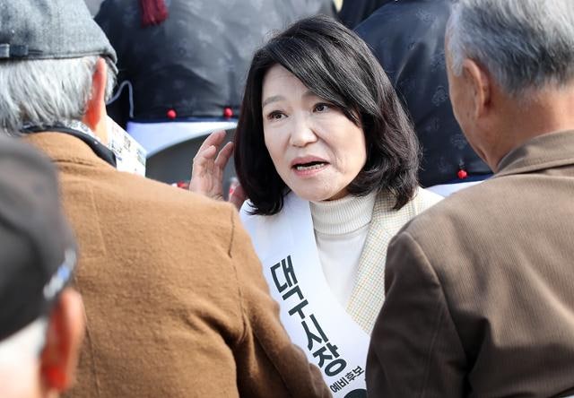 **이진숙 "보수 꼴통적 생각" 발언 논란... 라디오서 진행자와 설전**