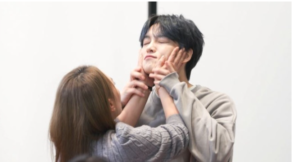 “김재중, 부모님 집에 여자를 처음 초대했다… ‘월수입 최고 1억’ 그녀에 부모님이 반한 ....