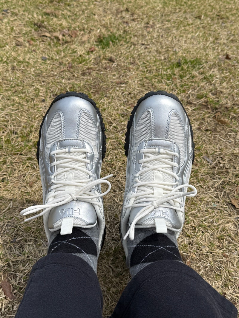 FILA 휠라 에샤페 실버문