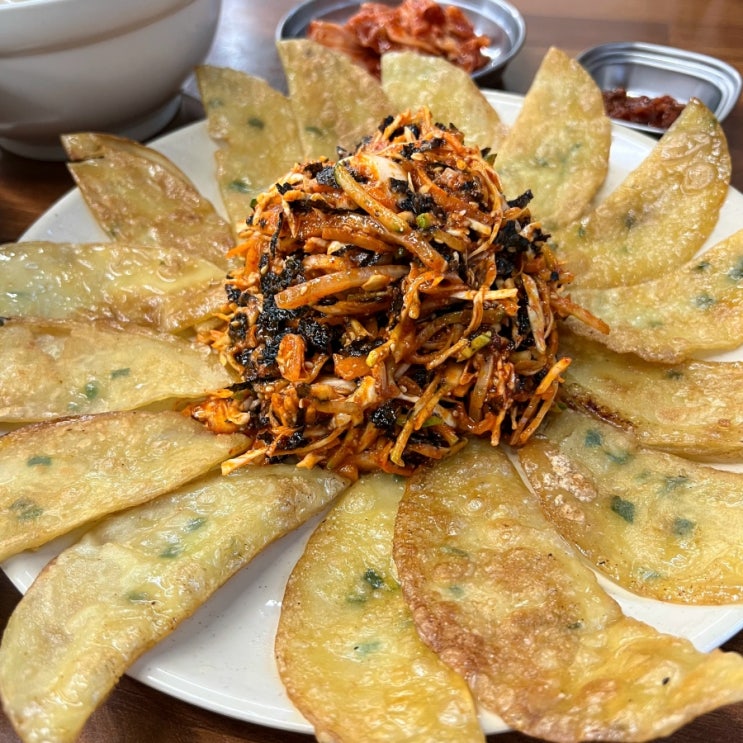  행궁동 밥집 이교수 행궁국수 납작비빔만두 들깨감자옹심이 황태국수
