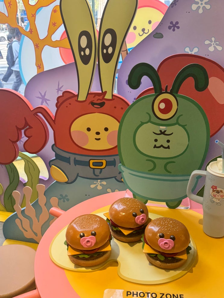  스펀지밥과 카카오프렌즈의 만남, 수산시장 컨셉 춘수산 콜라보까지, 카카오 굿즈의 모든것 <카카오프렌즈 홍대플래그십 스토어>