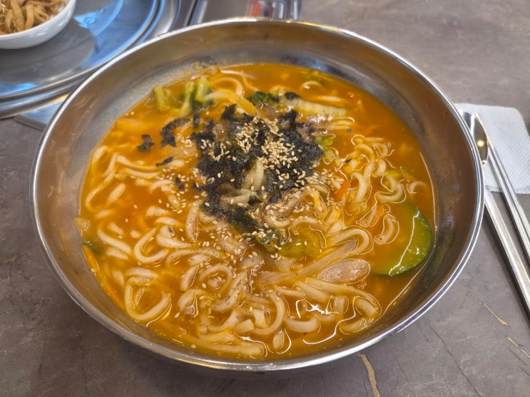  [홍천 맛집] "이 집 김치부터 미쳤다!" 칼국수와 찰떡궁합인 겉절이까지 완벽했던 홍천 '명인칼국수' 방문기 